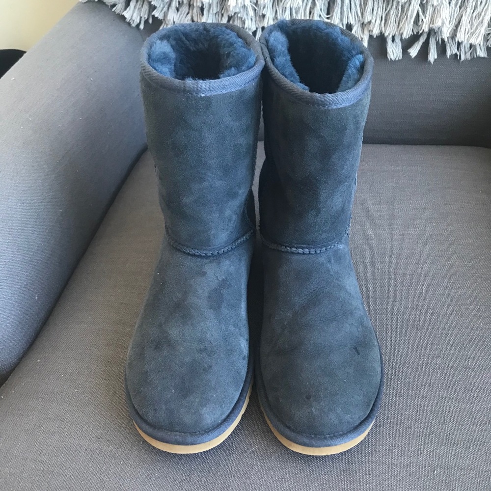 Classic Short II Ugg Boot navy size 7